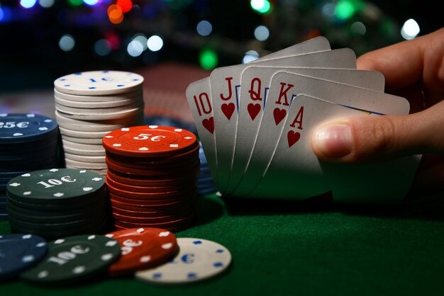 link totobet app on Android and iOS devices showing live-dealer blackjack table and Liga 1 sportsbook odds